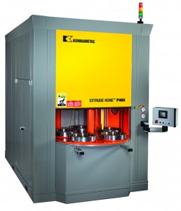 Die Entgratungsmaschine P400 TEM von Kennametal Extrude Hone.