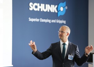 In seiner Keynote Speech berichtete Dr. Henning Löser, wie die Audi AG den Weg zur intelligenten Fabrik der Zukunft gestaltet.