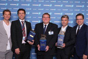 Das Bild zeigt den geschäftsführenden Gesellschafter Henrik A. Schunk (re.) und den SCHUNK Markenbotschafter Jens Lehmann (li.) gemeinsam mit den Vertretern der mit dem SCHUNK-Kompetenz Award ausgezeichneten Unternehmen: Holger Merkt (2.v.l.), SHL Automatisierungstechnik AG, Dr. Sven Donisi (3.v.l.), Rosswag GmbH, Stefan Hauser (4.v.l.), Krause & Mauser PRÄZOPLAN GmbH.