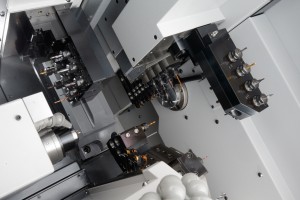 : Dank der Eilganggeschwindigkeiten von bis zu 32 m/min schafft der Cincom M16-VIII Höchstleistungen unter großer Produktionseffizienz.