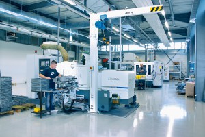 Im Produktionswerk Buchen im Odenwald stellen die Mitarbeiter auf einem modernen Maschinenpark prÃ¤zise Dreh- und Feinbearbeitungsteile her.