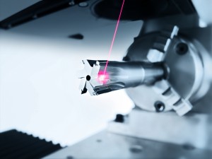 Die 5-achsige LASERTEC 20 PrecisionTool kann auch komplexeste PKD-Werkzeuge effizient bearbeiten.