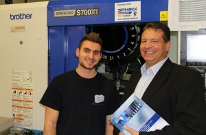 Daniel Jaberg, Product Manager PrÃ¤zisionsmechanik bei Sphinx Werkzeuge AG in Derendingen, und Dominic Schweizer, Fertigungstechniker bei Aeschlimann AG in LÃ¼sslingen.