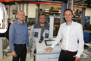 (von rechts nach links) Logistik-Leiter Alexander Herz, Schichtmeister Andreas Fuchs und KNOLL Projektentwickler Danny Zinßler.