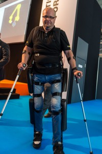 ReWalk Robotic Exoskeleton gewann auf der AUTOMATICA 2014 den ersten ESA BIC Start-up Award. (Foto: Messe MÃ¼nchen)