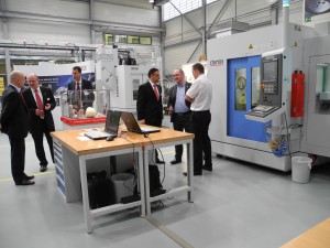 Im Medical und Precision Technology Center werden mit Kunden zusammen Produkte und wirtschaftliche Fertigungsprozesse entwickelt.