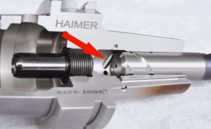 Schnitt durch eine Safe-Lock-Aufnahme für die Schrumpftechnik: der am unteren Schaftende zu sehende erodierte Mitnehmer greift in die Nut des Werkzeugschafts.