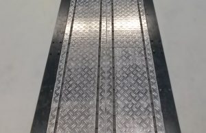 Bodeneben installiert kann das Kettenzugsystem TS-Z von KNOLL von Staplern und Hubwagen etc. überfahren werden. 