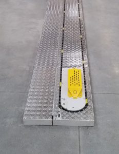 Das KNOLL Kettenzugsystem TS-Z in einer Überflur-Installation