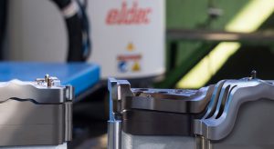Blick auf komplexe Formen von Werkzeugbau Laichingen: Ihre Aktivteile werden mithilfe von eldec-Technologie gehärtet.