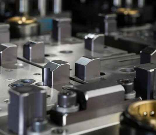 Schichten für Umformwerkzeuge im Fensterbau