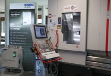 Feinstes Aerosol auf des Werkzeugs Schneide